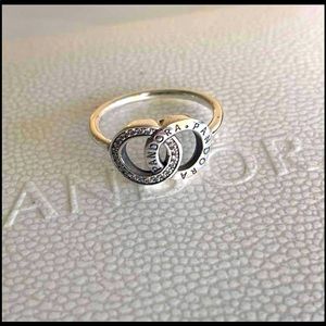 Pandora silver sterling ring size 6. New and comes with its pandora bag.